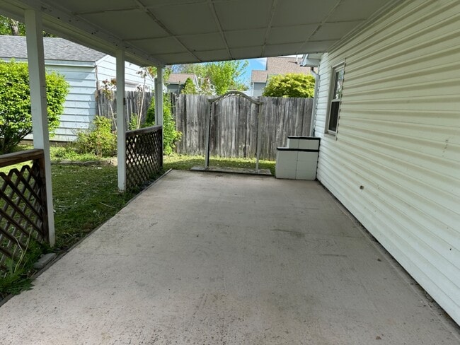 Building Photo - 48 N Navarre Ave