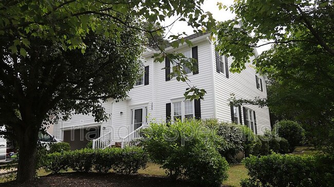 Building Photo - 205 Brook Creek Dr