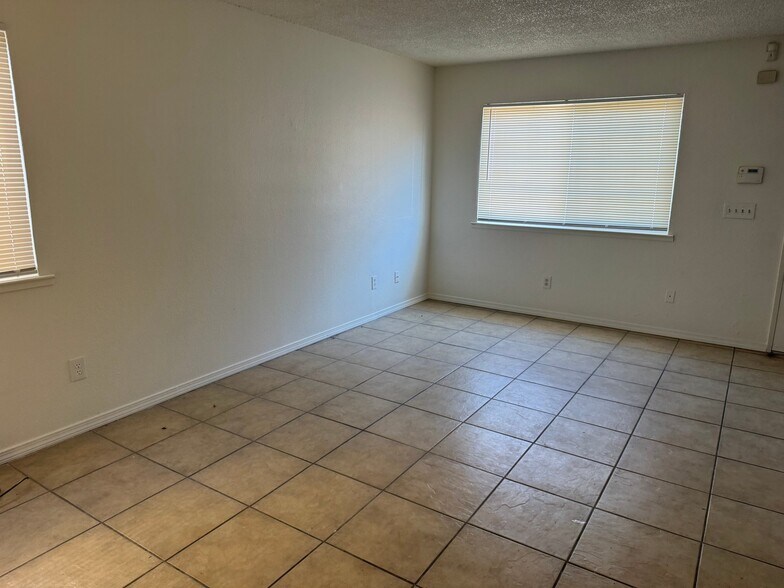 Building Photo - 4074 Weymouth Ln