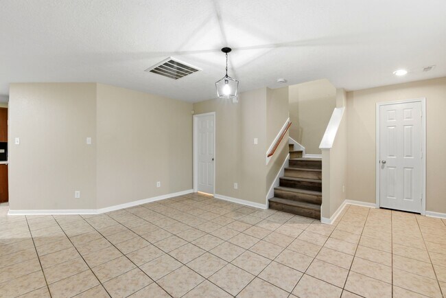 Building Photo - 1230 Grassy View Dr