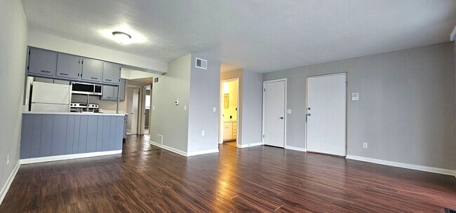 Building Photo - 3809 Briar Pl