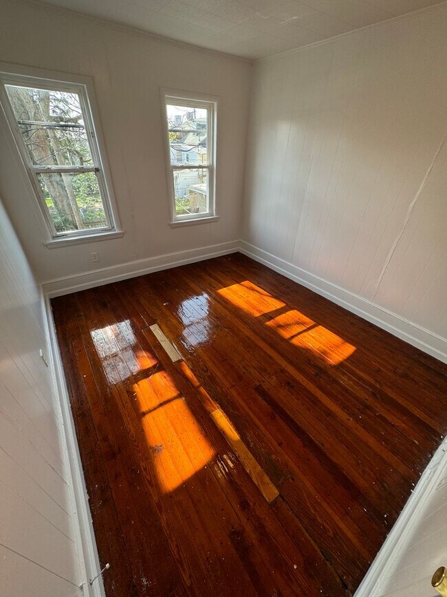 Building Photo - Cozy 2 bedroom house with parking- York SD