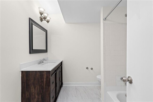 Building Photo - 6851 Roswell Rd