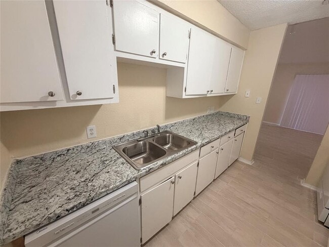 Building Photo - 4302 Scottsdale Rd