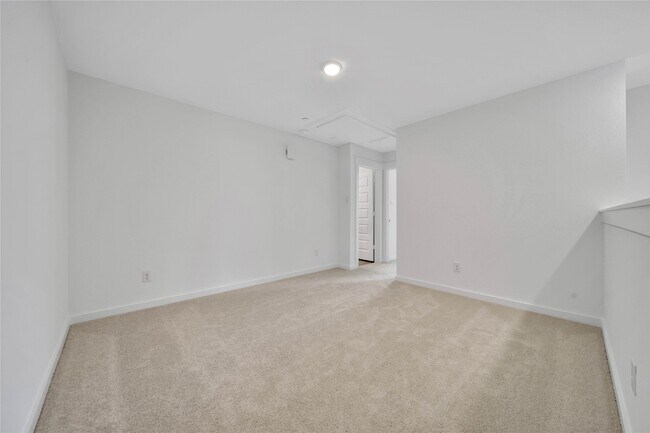 Building Photo - 11915 Carvalho Dr
