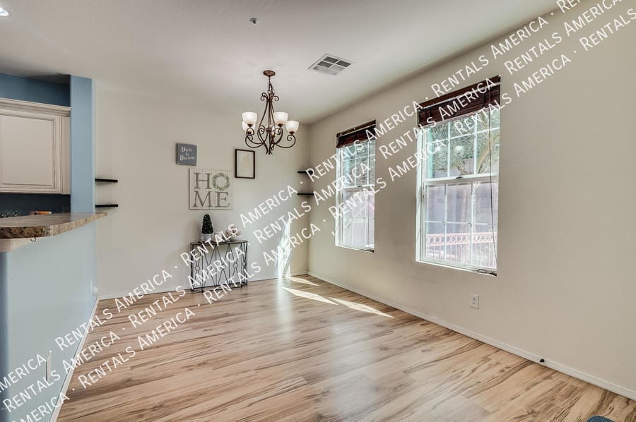 Building Photo - 2727 S Equestrian Dr