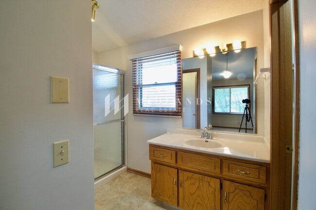Building Photo - Marvelous Omaha Home