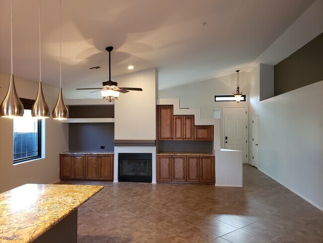 Building Photo - 3224 E Desert Cove Ave