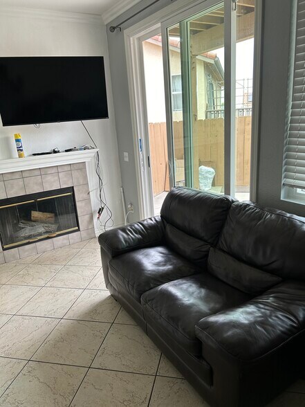 Building Photo - 521 Island Breeze Ln