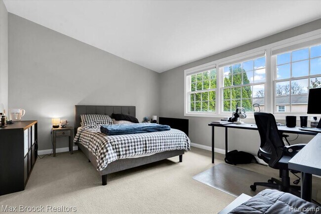 Building Photo - 1613 Brentwood Dr