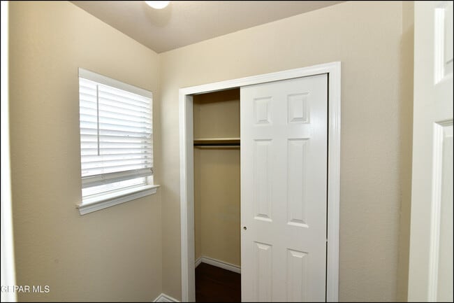 Building Photo - 7065 Falling Leaf Cir