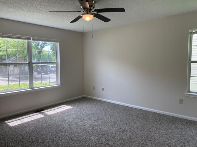 Building Photo - 316 River Forest Rd