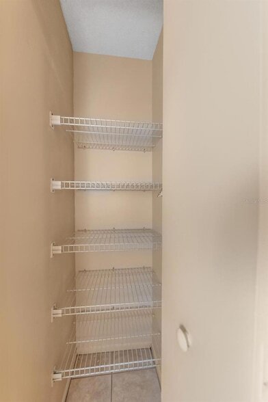 Building Photo - 3121 Beecher Dr E