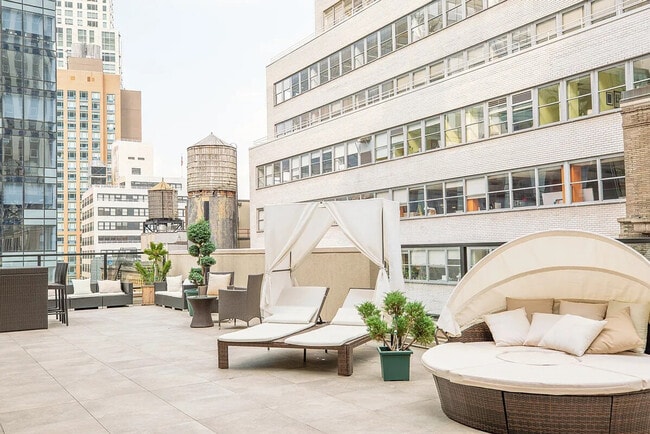 Building Photo - 52 Maiden Ln