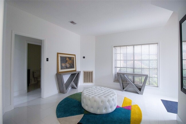 Building Photo - 1914 Hickory Lawn Dr