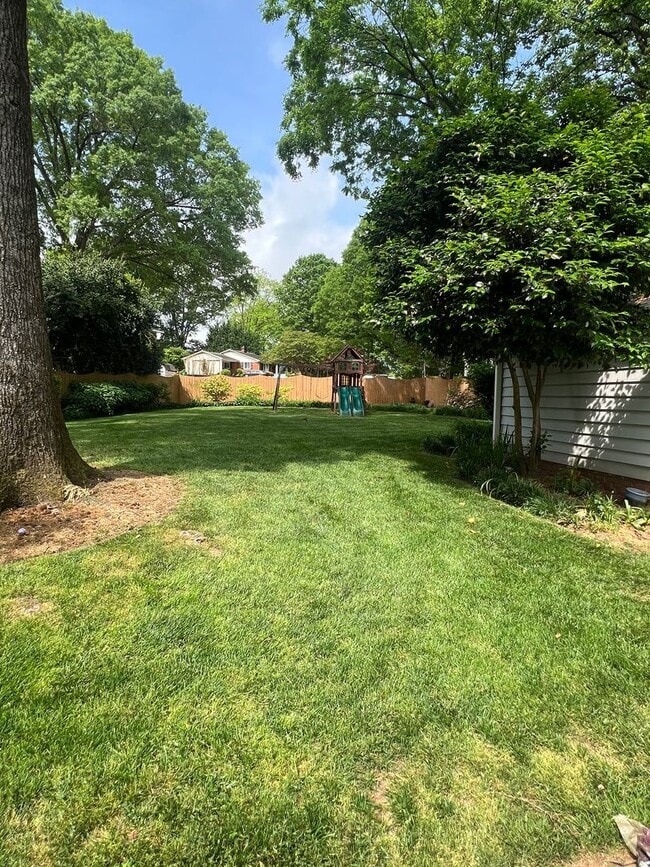 Building Photo - Gorgous 4 Bed 3.3 Bath house in the Sedgef...