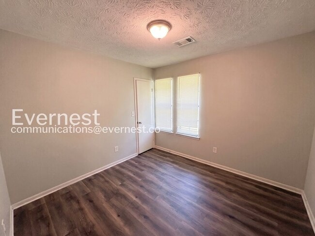 Building Photo - 7800 Park Ln