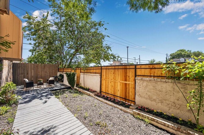 Building Photo - 5918 San Felipe St