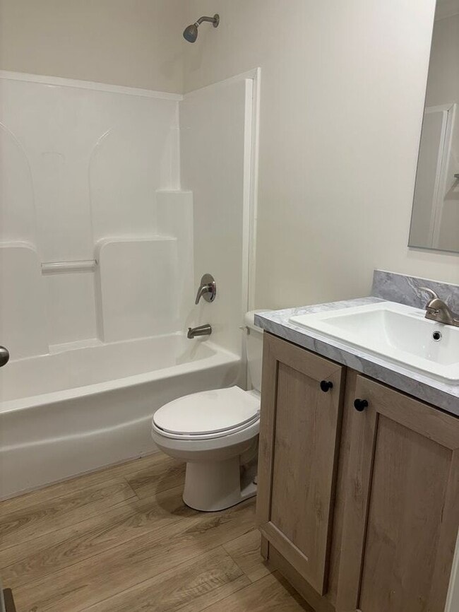 Building Photo - 205 Plum Dr