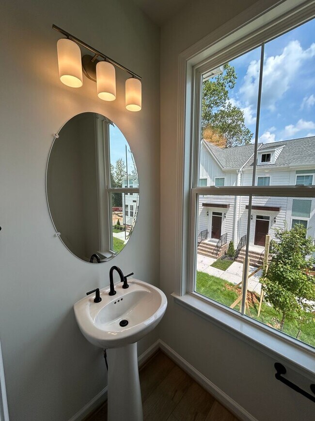 Building Photo - Luxury End-Unit Townhome with 2-Car Garage, Deck & Bonus Room – Available June 5!