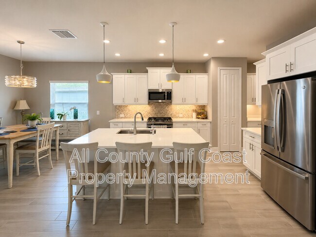 Building Photo - 10194 Canaveral Cir