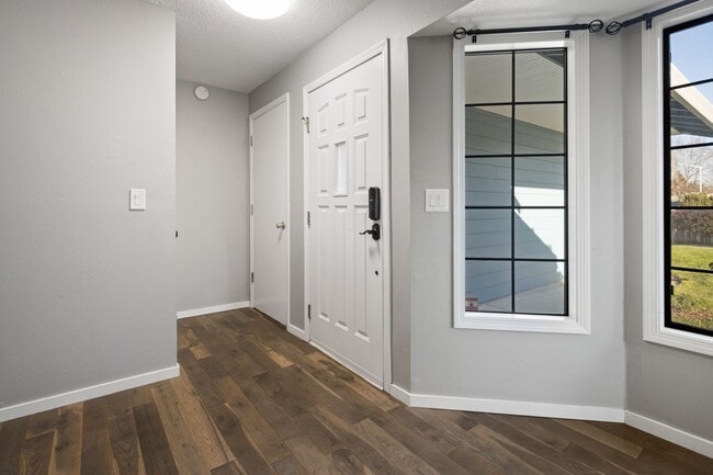 Building Photo - Ranch-Style 3 Bed / 2 Bath Single-Level Home in Hillsboro