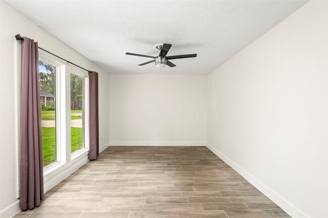 Building Photo - 560 Landfall Ln
