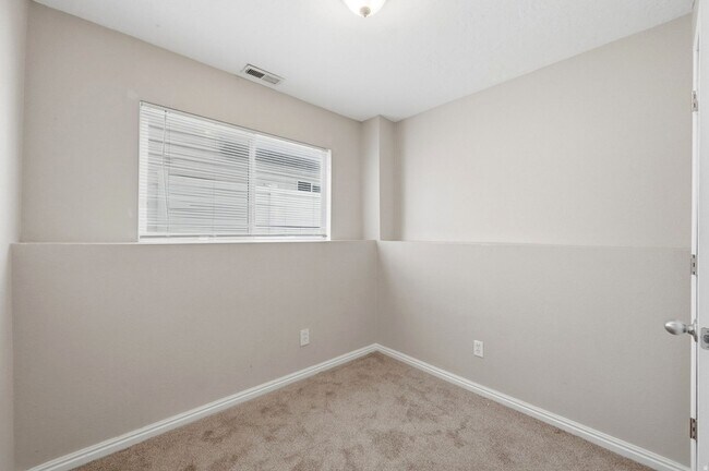 Building Photo - 2575 Athena Dr