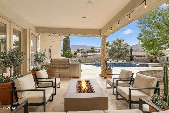 Building Photo - 6528 Calle Placido Dr