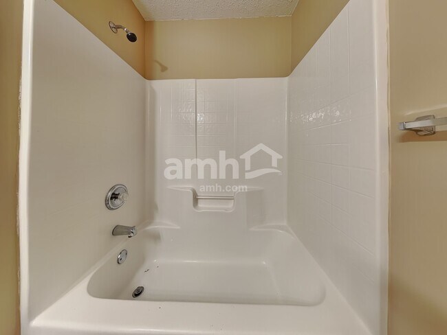 Building Photo - 263 Silver Brook Cir