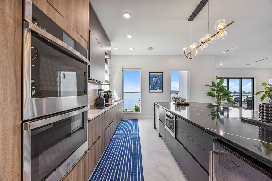 Building Photo - 2175 S Tropical Trail