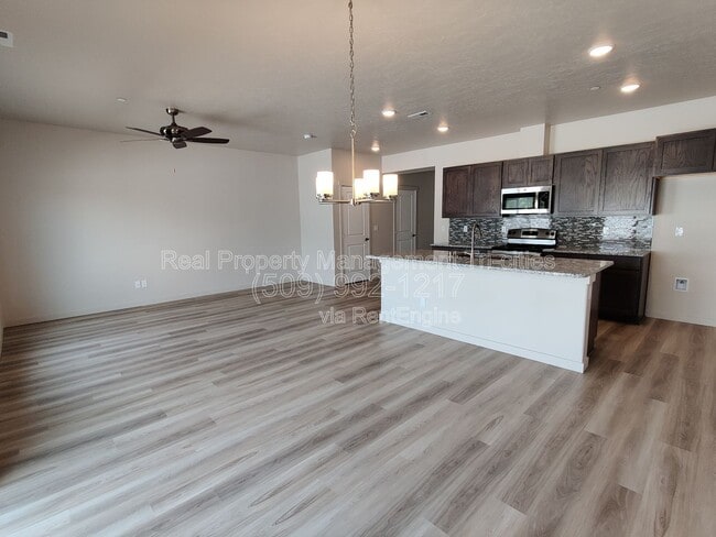 Building Photo - 3918 W 5th Pl