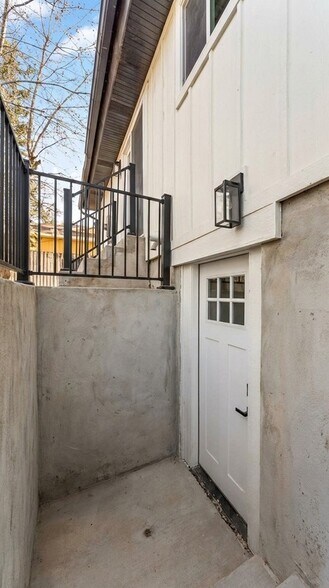 Building Photo - 9073 Elmhearst Dr