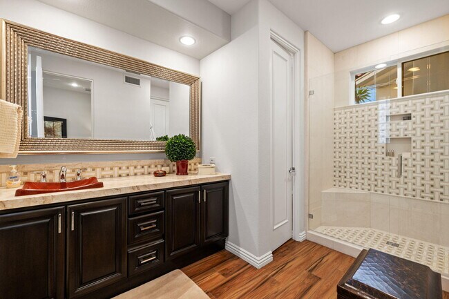 Building Photo - 704 Mission Creek Dr