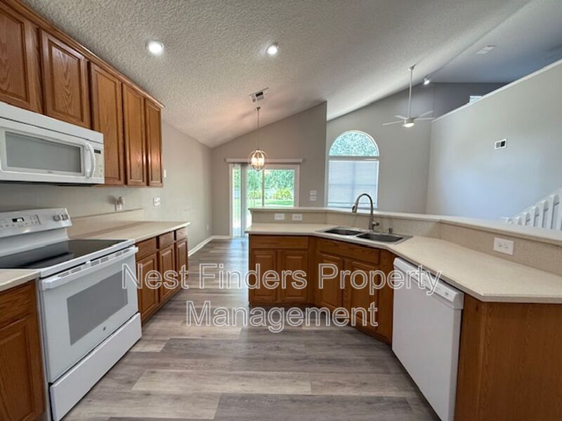 Building Photo - 830 S Lilac Loop