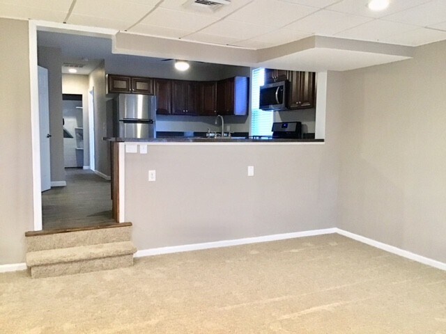 Building Photo - Upgraded 2 Bed/2 Bath plus Den HOME 1100 sq ft. Unit...A Must See!!!