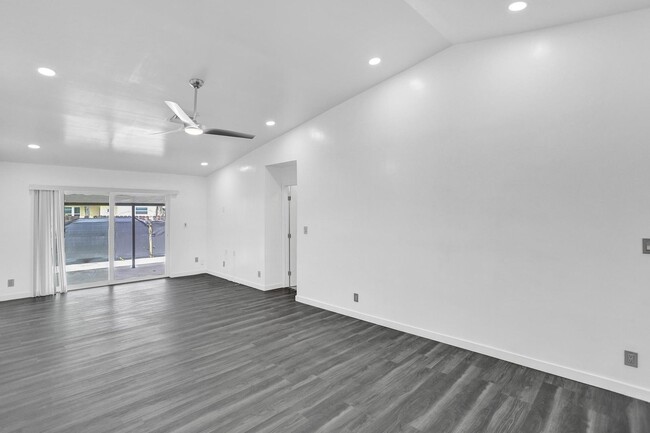 Building Photo - Fully renovated and updated Townhome in th...