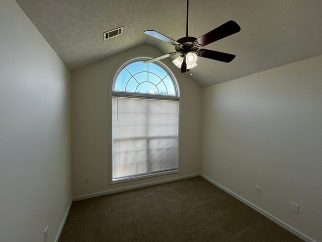 Building Photo - Cozy Home in Phenix City