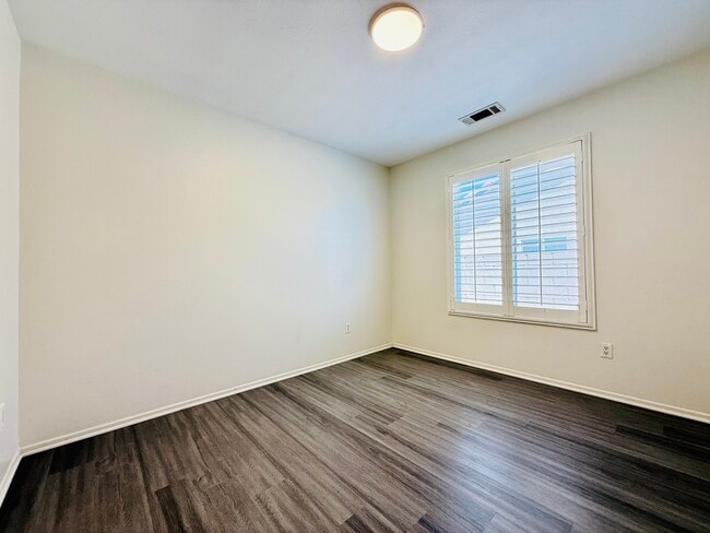 Building Photo - 44608 Avenida Linda