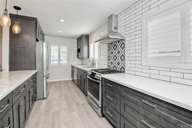 Building Photo - 2642 Davis Pl