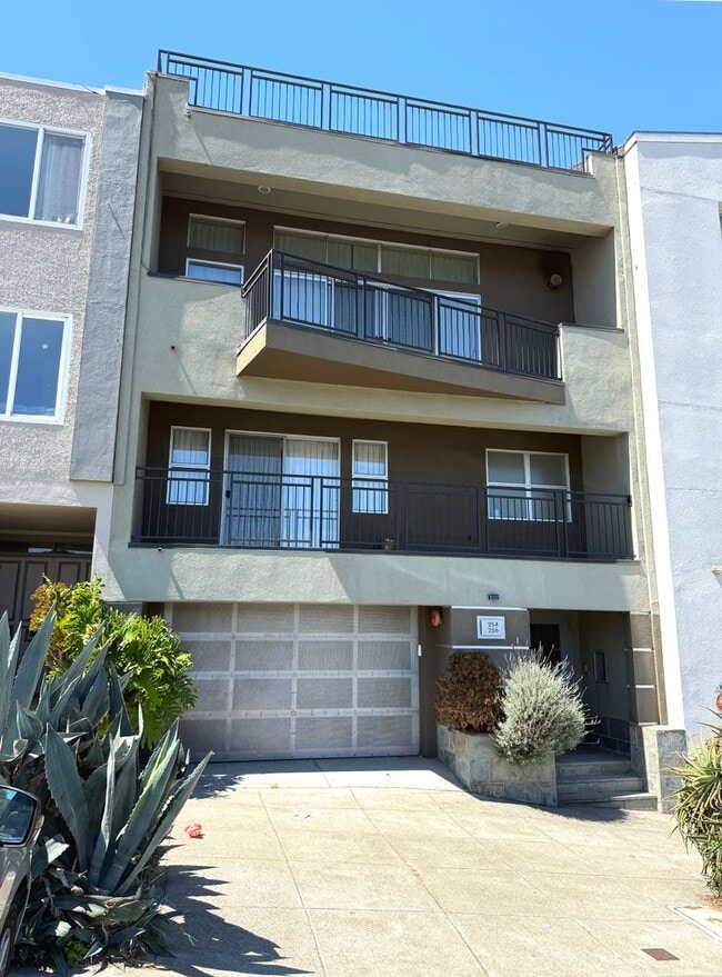 Primary Photo - HUGE MODERN BRIGHT Potrero Hill Top Floor ...