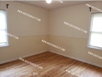 Building Photo - 9203 Vaughn Ave