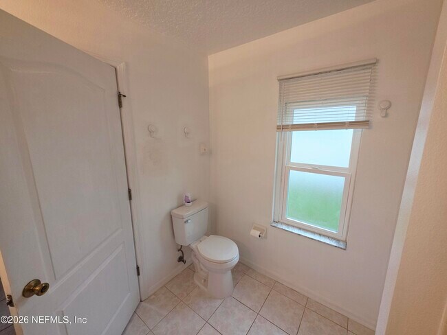Building Photo - 38 Pebble Wood Ln