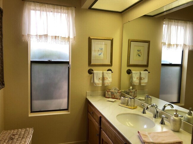 Building Photo - Lovely Home Steps Away From All the Amenities in Leisure World, in 45+ Active Adult Community Ava...