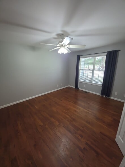 Building Photo - 982 Emily Ln