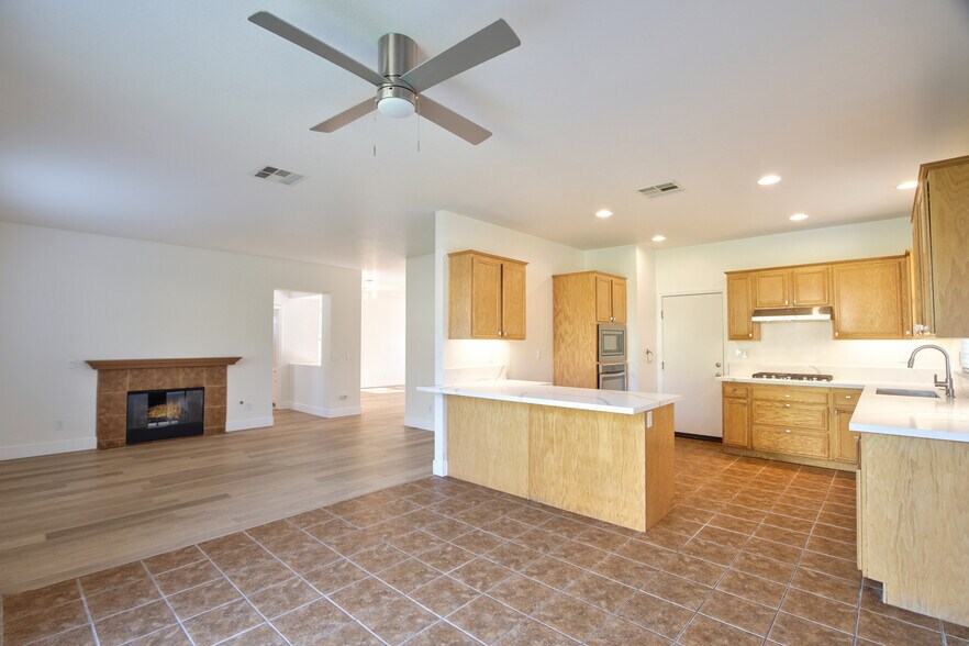 Building Photo - 36329 Capri Dr