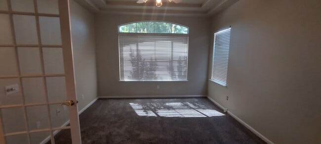 Building Photo - Gated: Single Story Heritage Oaks 3 Bedroom Plus Office/Den 3 Car Garage with lots of built in fo...