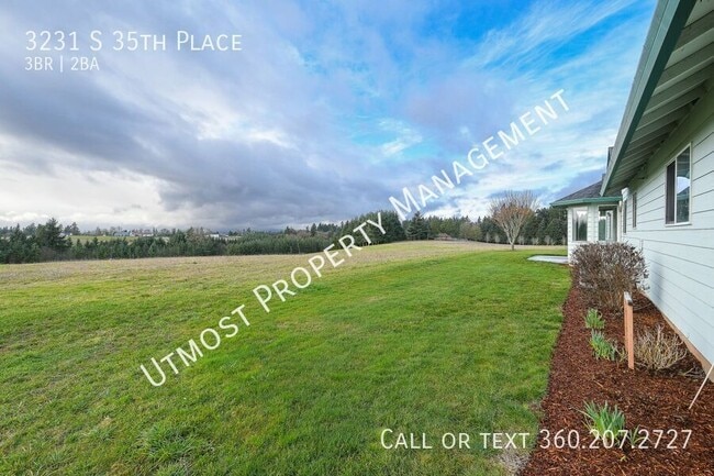 Building Photo - 3231 S 35th Pl