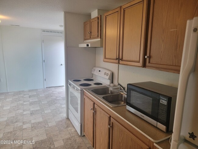 Building Photo - 469 S Green St