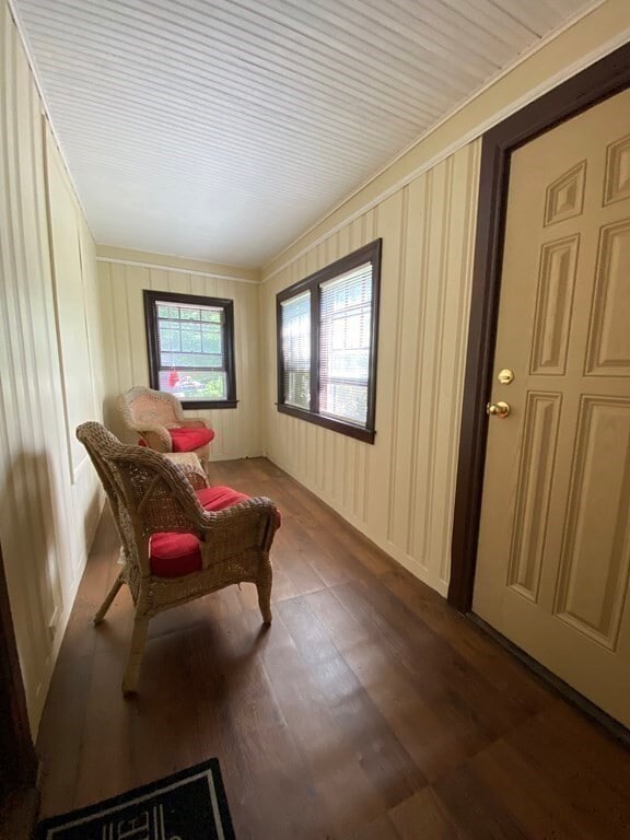 Building Photo - 117 Towtaid St